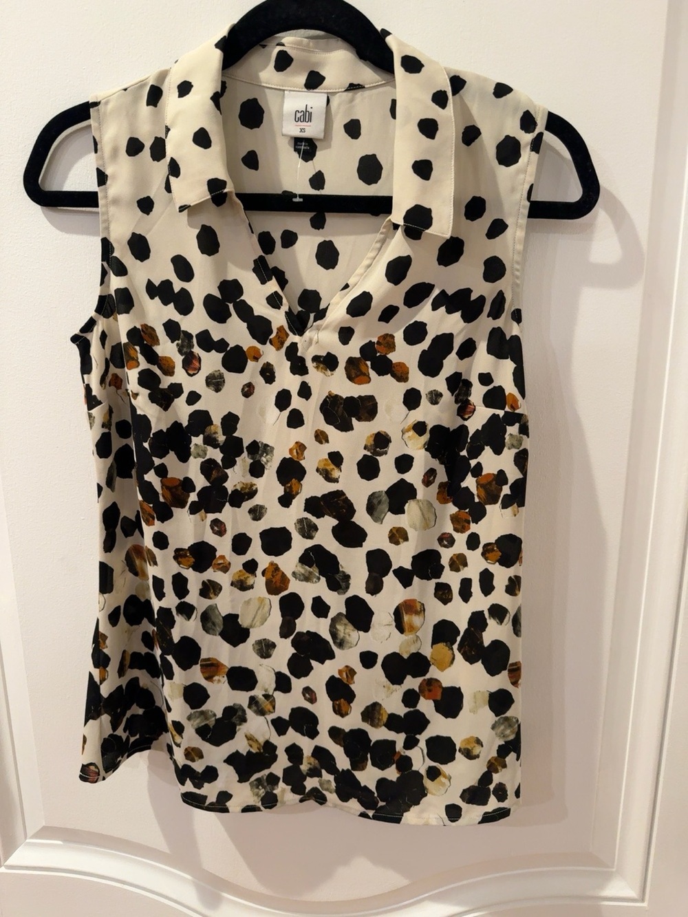 Cabi XS Sleeveless Animal Print Collared VNeck Blouse Business Casual Office Top